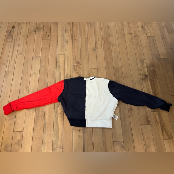 Chandail FILA presque neuf , encore tout blanc, aucune tache - Picture 2 of 4